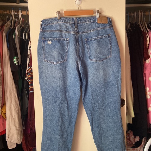 Aeropostale Ripped Mom Jeans 16 - Picture 3 of 3